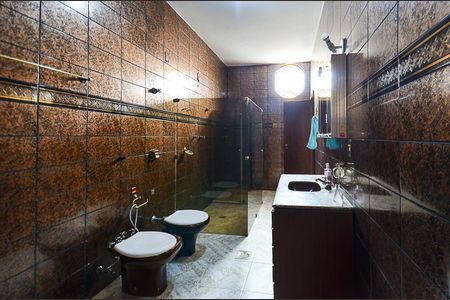 Casa para alugar com 365m², 5 quartos e 1 vaga Casa para alugar com 365m², 5 quartos e 1 vagaBanheiro Suíte 2