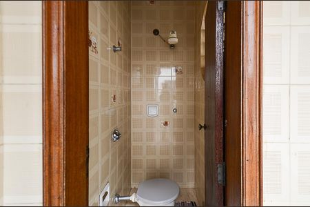 Casa para alugar com 365m², 5 quartos e 1 vaga Casa para alugar com 365m², 5 quartos e 1 vagaBanheiro de serviço