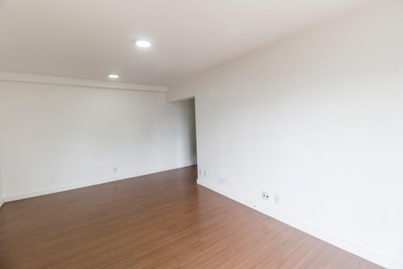 Sala  de apartamento para alugar com 1 quarto, 50m² em Jardim Tupanci, Barueri