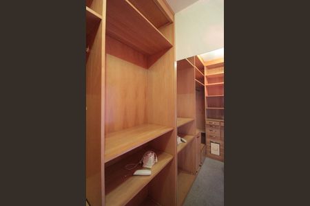 Apartamento à venda com 249m², 4 quartos e 3 vagasCloset da Suite 2