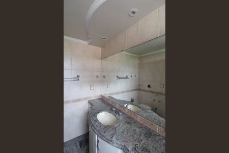 Apartamento à venda com 249m², 4 quartos e 3 vagasBanheiro da Suite 1