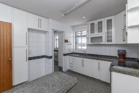 Apartamento à venda com 249m², 5 quartos e 3 vagas Apartamento à venda com 249m², 5 quartos e 3 vagasCozinha