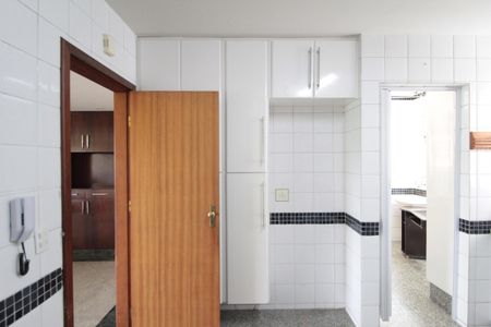 Apartamento à venda com 249m², 4 quartos e 3 vagasCozinha