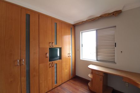 Apartamento à venda com 249m², 4 quartos e 3 vagasQuarto 1