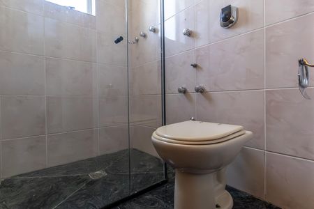 Apartamento à venda com 249m², 5 quartos e 3 vagas Apartamento à venda com 249m², 5 quartos e 3 vagasBanheiro Social 1