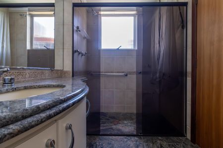 Apartamento à venda com 249m², 5 quartos e 3 vagas Apartamento à venda com 249m², 5 quartos e 3 vagasBanheiro do Quarto 3