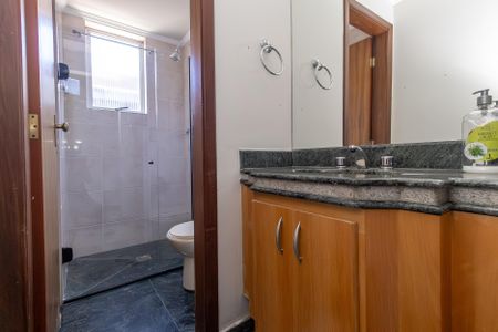 Apartamento à venda com 249m², 5 quartos e 3 vagas Apartamento à venda com 249m², 5 quartos e 3 vagasBanheiro Social 1