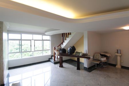 Apartamento à venda com 249m², 4 quartos e 3 vagasSala