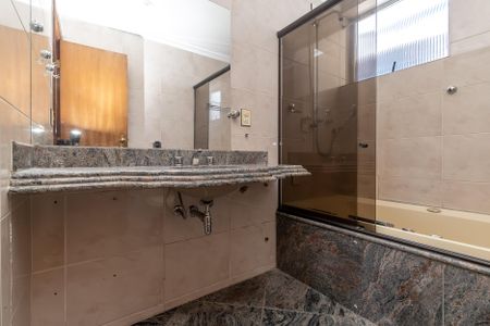 Apartamento à venda com 249m², 5 quartos e 3 vagas Apartamento à venda com 249m², 5 quartos e 3 vagasBanheiro do Quarto 4