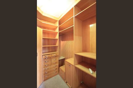 Apartamento à venda com 249m², 4 quartos e 3 vagasCloset da Suite 2