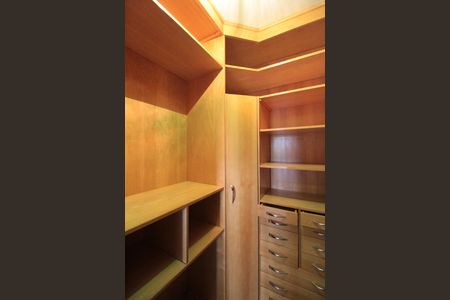 Apartamento à venda com 249m², 4 quartos e 3 vagasCloset da Suite 2