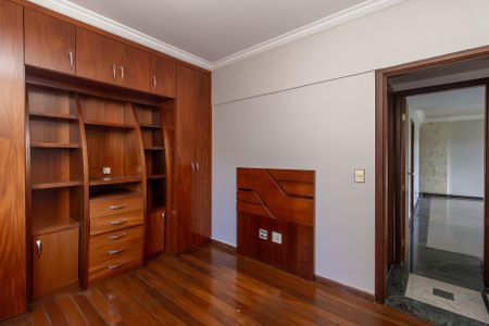 Apartamento à venda com 249m², 5 quartos e 3 vagas Apartamento à venda com 249m², 5 quartos e 3 vagasQuarto 1