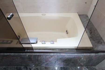 Apartamento à venda com 249m², 4 quartos e 3 vagasBanheiro da Suite 2