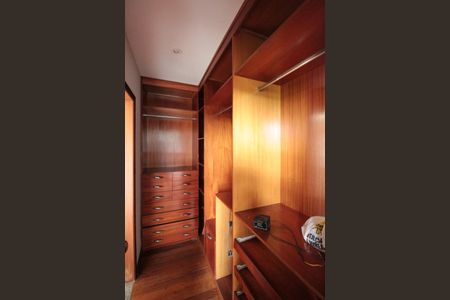 Apartamento à venda com 249m², 4 quartos e 3 vagasCloset da Suite 1