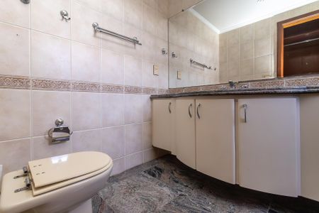 Apartamento à venda com 249m², 5 quartos e 3 vagas Apartamento à venda com 249m², 5 quartos e 3 vagasBanheiro do Quarto 3