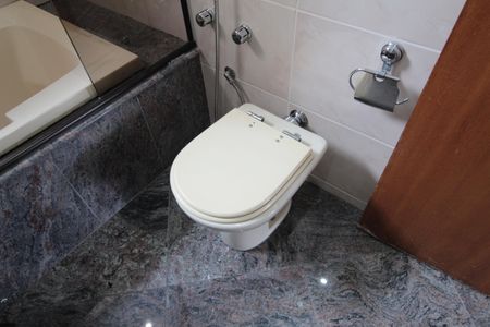 Apartamento à venda com 249m², 4 quartos e 3 vagasBanheiro da Suite 2