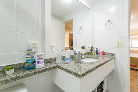 Apartamento à venda com 53m², 1 quarto e 1 vaga Apartamento à venda com 53m², 1 quarto e 1 vagaBanheiro da Suíte
