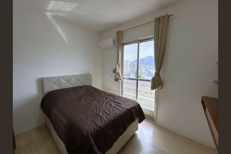 Quarto 1 de apartamento para alugar com 2 quartos, 88m² em Vila Valqueire, Rio de Janeiro