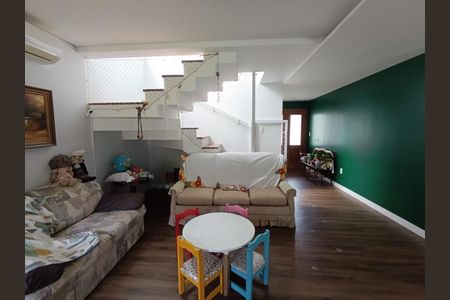 Casa de condomínio para alugar com 277m², 3 quartos e 2 vagasSala