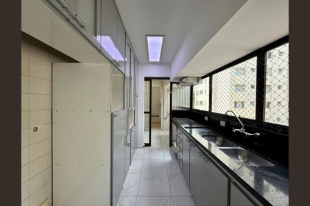 Apartamento para alugar com 183m², 3 quartos e 3 vagas