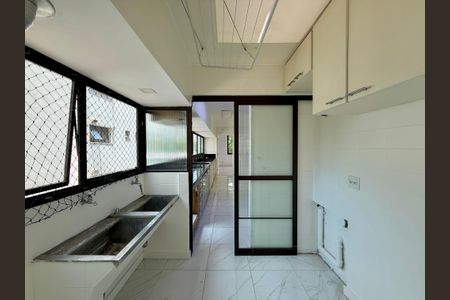 Apartamento para alugar com 183m², 3 quartos e 3 vagas Apartamento para alugar com 183m², 3 quartos e 3 vagasÁrea de Serviço