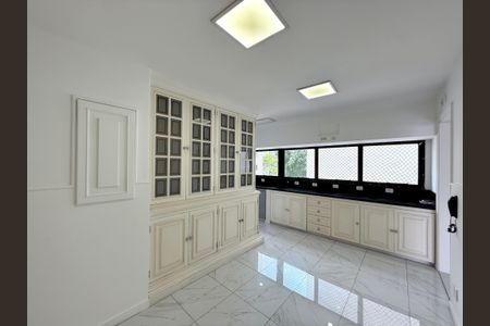 Apartamento para alugar com 183m², 3 quartos e 3 vagas Apartamento para alugar com 183m², 3 quartos e 3 vagasCozinha