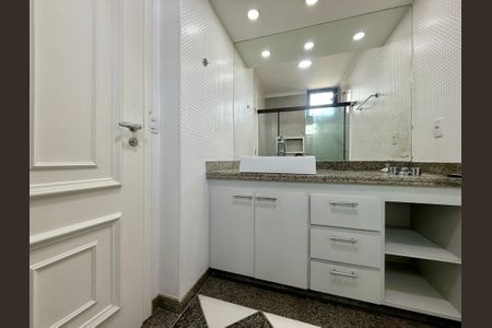 Apartamento para alugar com 183m², 3 quartos e 3 vagas Apartamento para alugar com 183m², 3 quartos e 3 vagasBanheiro Suíte 2