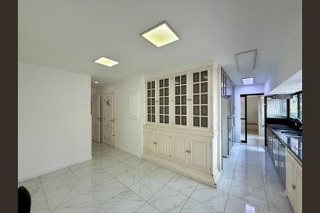 Apartamento para alugar com 183m², 3 quartos e 3 vagas Apartamento para alugar com 183m², 3 quartos e 3 vagasCozinha