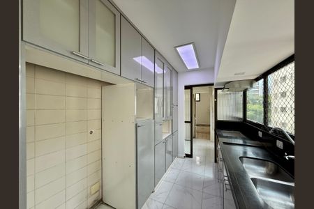 Apartamento para alugar com 183m², 3 quartos e 3 vagas Apartamento para alugar com 183m², 3 quartos e 3 vagasCozinha