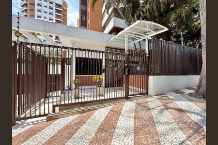 Apartamento para alugar com 183m², 3 quartos e 3 vagas Apartamento para alugar com 183m², 3 quartos e 3 vagasFachada