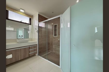 Apartamento para alugar com 183m², 3 quartos e 3 vagas Apartamento para alugar com 183m², 3 quartos e 3 vagasBanheiro Suíte 1