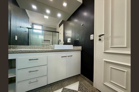 Apartamento para alugar com 183m², 3 quartos e 3 vagas Apartamento para alugar com 183m², 3 quartos e 3 vagasBanheiro Suíte 3