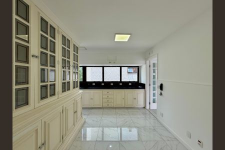 Apartamento para alugar com 183m², 3 quartos e 3 vagas Apartamento para alugar com 183m², 3 quartos e 3 vagasCozinha