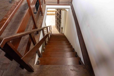 Casa para alugar com 380m², 6 quartos e 2 vagasEscada