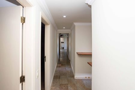 Casa para alugar com 380m², 6 quartos e 2 vagasCorredor