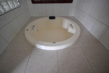 Casa para alugar com 100m², 2 quartos e 3 vagas Casa para alugar com 100m², 2 quartos e 3 vagasBanheiro da Suíte