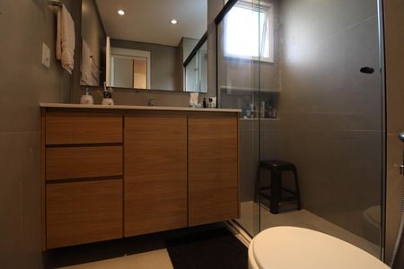 Apartamento à venda com 220m², 2 quartos e 3 vagasBanheiro da Suíte 1