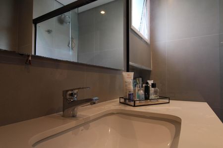 Apartamento à venda com 220m², 2 quartos e 3 vagasBanheiro da Suíte 1