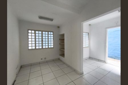 Casa à venda com 160m², 4 quartos e 2 vagas Casa à venda com 160m², 4 quartos e 2 vagasCozinha