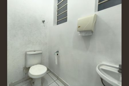Casa à venda com 160m², 4 quartos e 2 vagas Casa à venda com 160m², 4 quartos e 2 vagasBanheiro 1