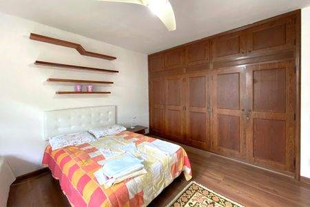 Casa à venda com 871m², 5 quartos e 10 vagas Casa à venda com 871m², 5 quartos e 10 vagasQuarto 2