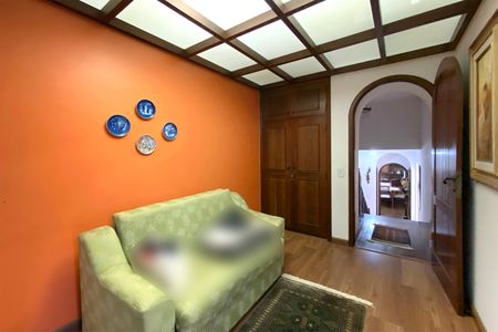 Casa à venda com 871m², 5 quartos e 10 vagas Casa à venda com 871m², 5 quartos e 10 vagashall da escada