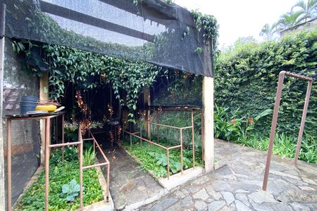 Casa à venda com 871m², 5 quartos e 10 vagas Casa à venda com 871m², 5 quartos e 10 vagasFundos