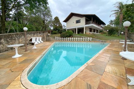 Casa à venda com 871m², 5 quartos e 10 vagas Casa à venda com 871m², 5 quartos e 10 vagasPiscina