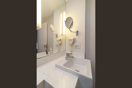 Apartamento para alugar com 60m², 2 quartos e 2 vagasBanheiro da Suíte