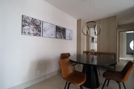 Apartamento para alugar com 77m², 2 quartos e 2 vagasSala