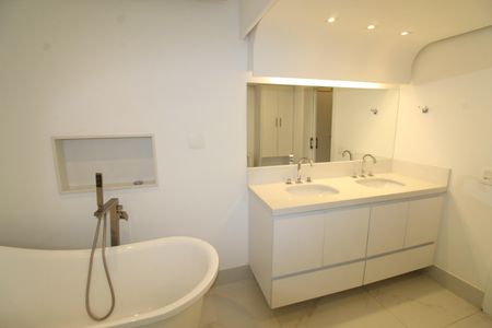 Apartamento para alugar com 550m², 4 quartos e 4 vagasBanheiro da Suíte 2