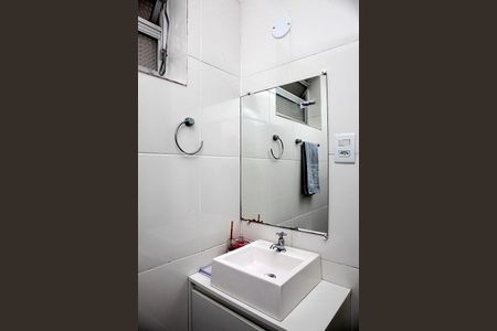 Banheiro de apartamento à venda com 1 quarto, 39m² em Centro Histórico, Porto Alegre