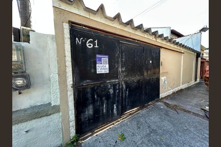 Casa para alugar com 500m², 3 quartos e 5 vagasFachada + plaquinha