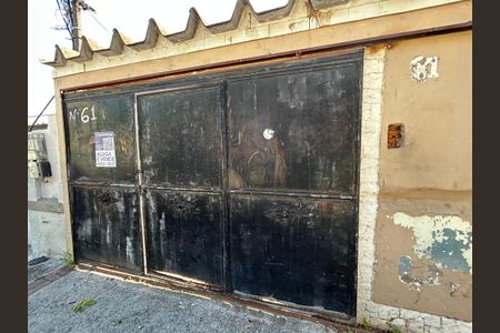 Casa para alugar com 500m², 3 quartos e 5 vagasFachada + plaquinha